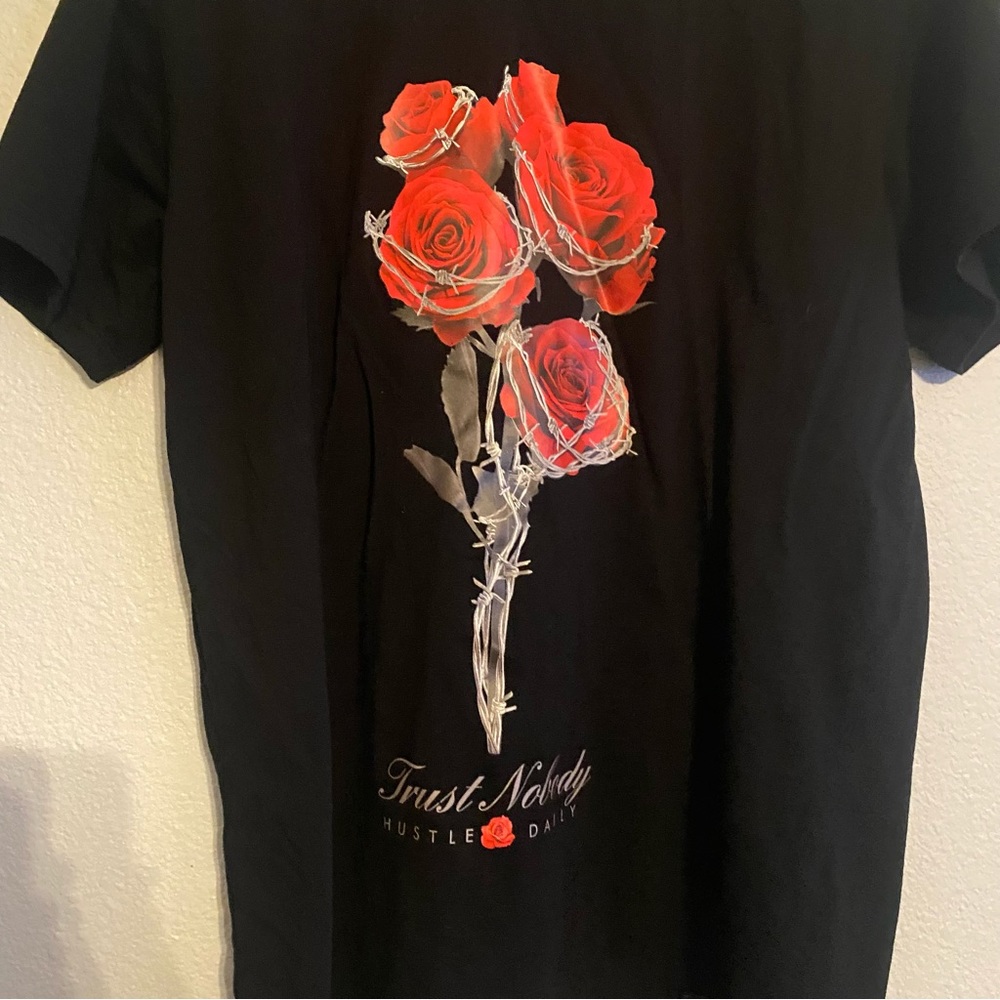 Trust Nobody Hustle Daily T-shirt
In good condition and shape size M - Picture 3 of 5